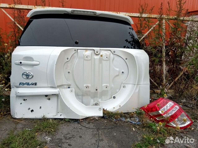 Задняя дверь на рав4