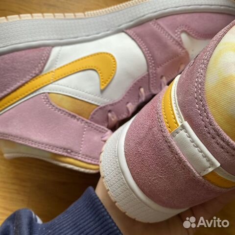 Air Jordan 1 Mid SE Arctic Pink