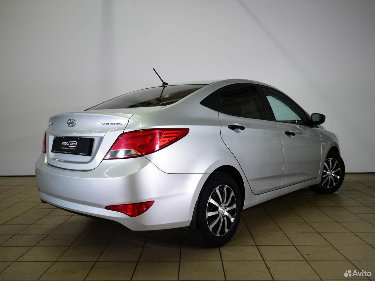 Хендай калуга. Hyundai Solaris 2014 2017 i Рестайлинг белый. Хендай 140 CW. Hyundai 140 белая. Хендай 140 машина белый