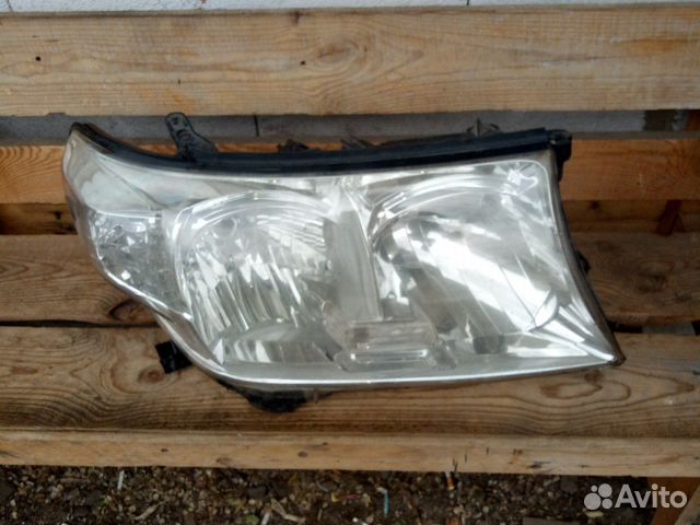 Фара правая 8113060D10 Тойота Лэнд Крузер 200