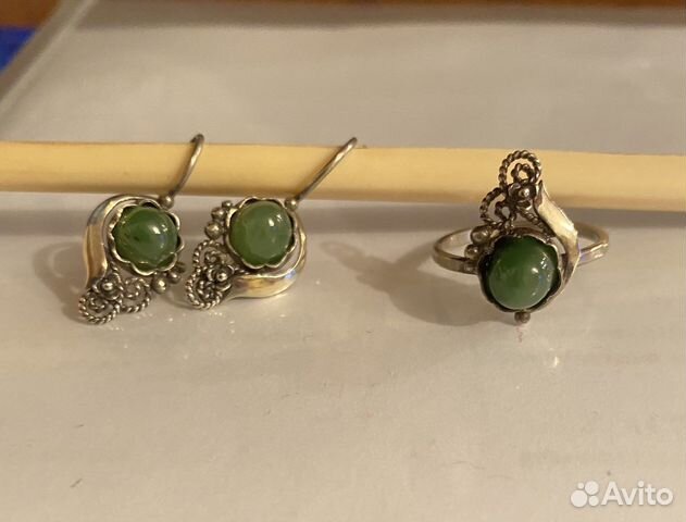 Серьги и кольцо с нефритом