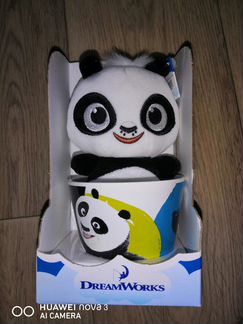 Панда с бокалом