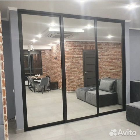 Шкаф-купе.Шкаф с зеркальными дверями