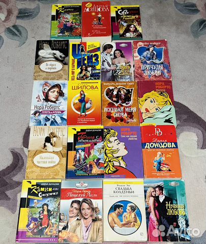 Пакетом любовные романы/детективы