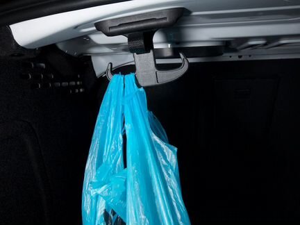 Полезная вещь - удобный крюк в багажник для сумок