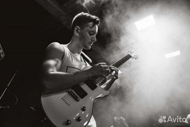 Уроки игры на электрогитаре очно, онлайн, выезд