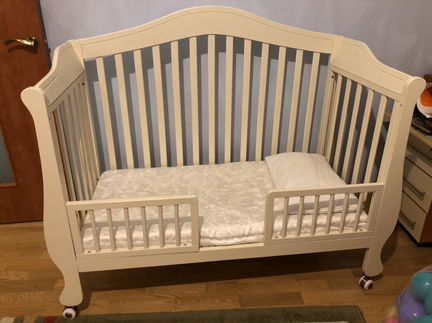 Кроватка с комодом