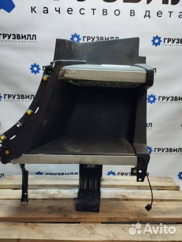 Подножка кабины левая Volvo FH4 82142327