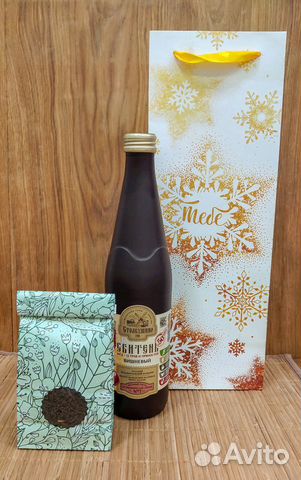 Подарок в высоком пакете