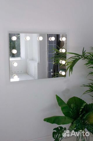 Гримерное зеркало с лампочками