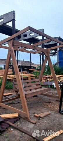 Садовые качели из дерева в наличии