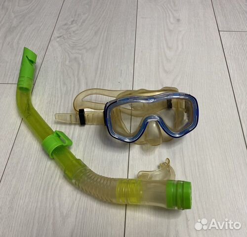 Маска с трубкой для плавания