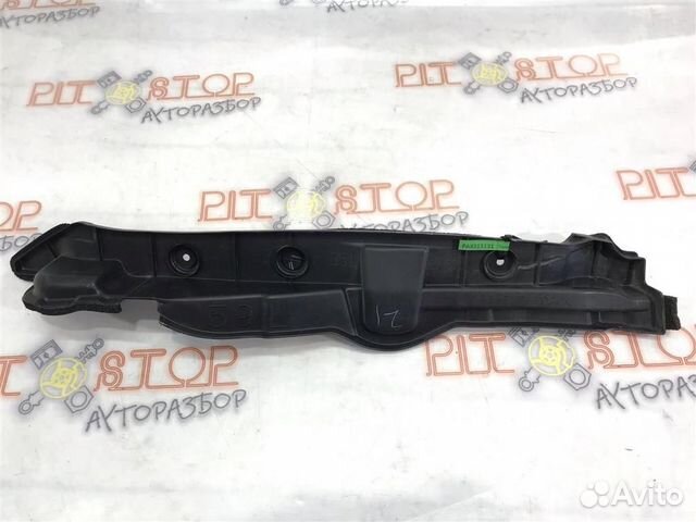 Пыльник переднего крыла левый Toyota prius ZVW30