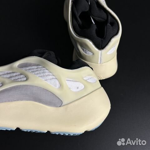 Кроссовки Adidas Yeezy Boost 700