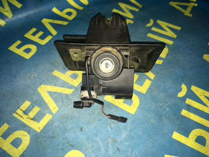 Замок крышки багажника Mercedes Benz W210