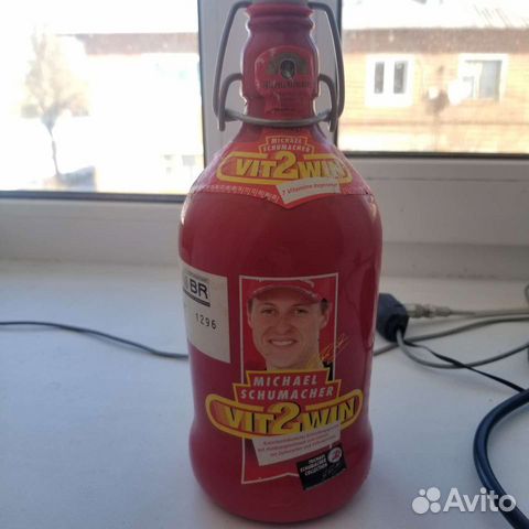 Бутылка от фирменного напитка Михаэля Шумахера