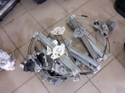 Стеклоподъемник задний правый Киа Рио 3