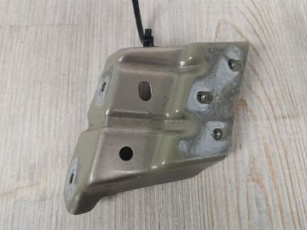 Кронштейн крыла передний левый Vw Touareg 7P