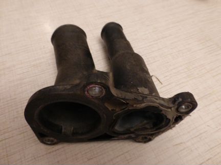 Патрубки, корпус термостата Форд фьюжен 2008