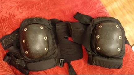 Наколенники Fox