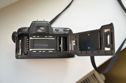 Nikon F60 Плёночный зеркальный фотоаппарат