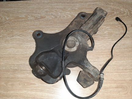 Поворотный кулак левый Mercedes-Benz Sprinter W906