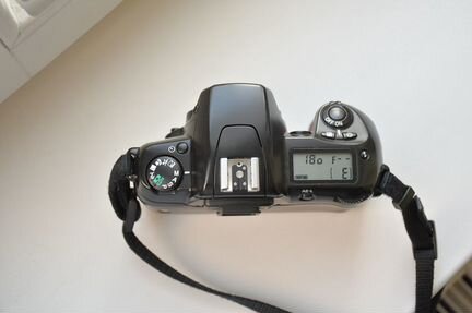 Nikon F60 Плёночный зеркальный фотоаппарат