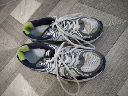 Кроссовки р. 37