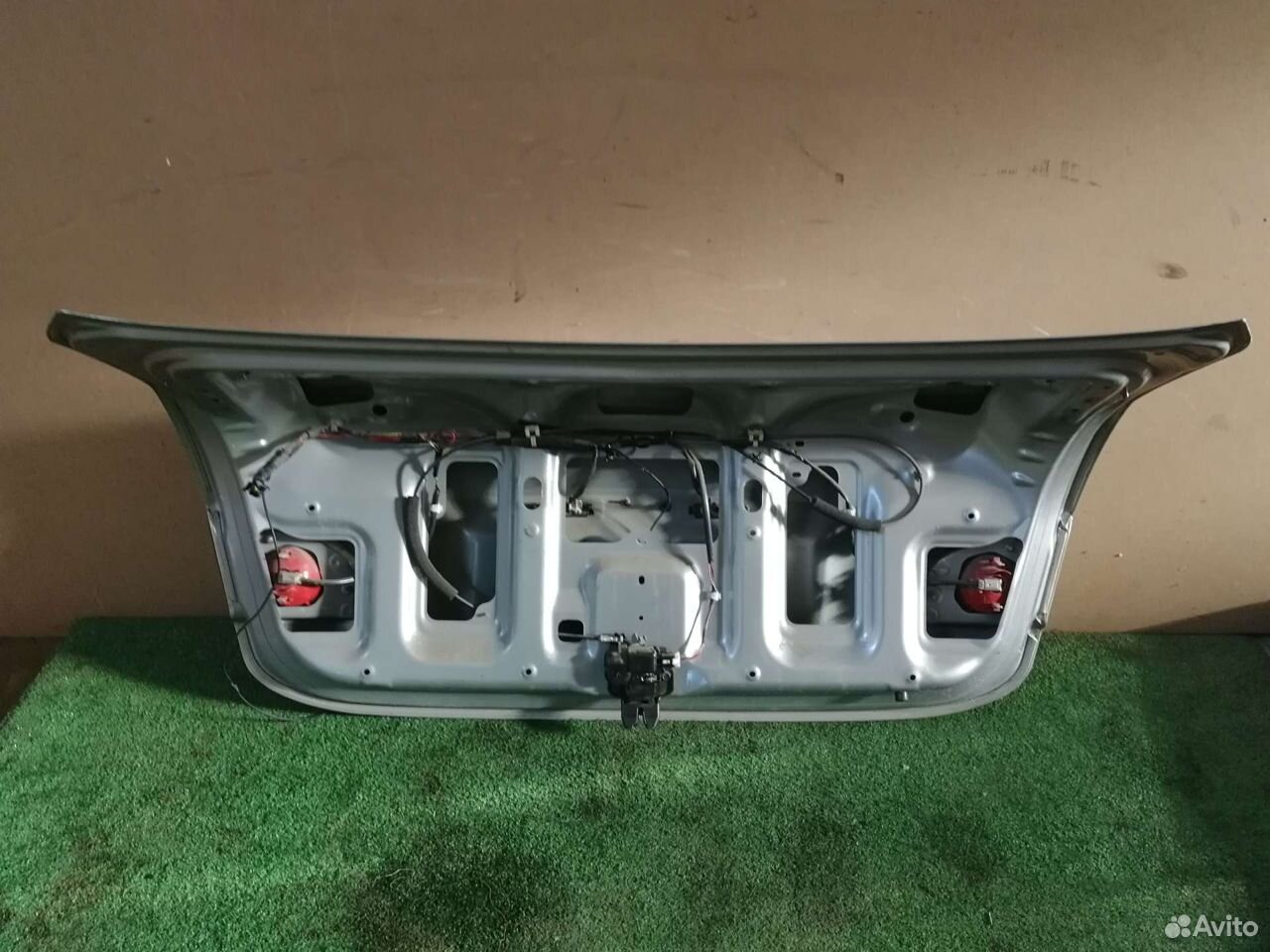 Крышка багажника Nissan Almera