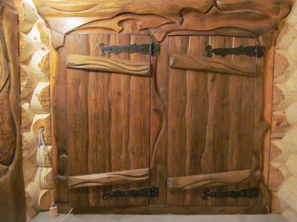 Дверь из массива