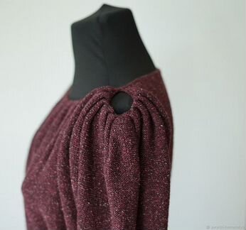 Платье из твида бордовое