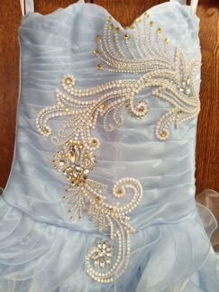 Праздничное платье с накидкой и перчатками