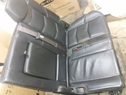 Второй ряд сидений Cadillac Escalade IV ESV