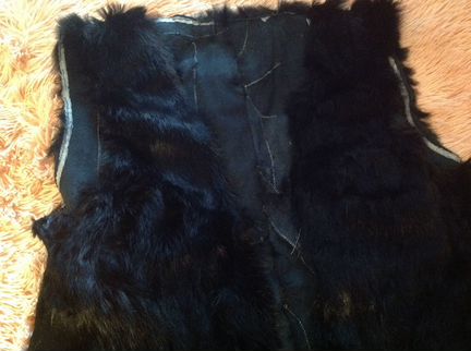 Жилет из кролика. Меховой воротник