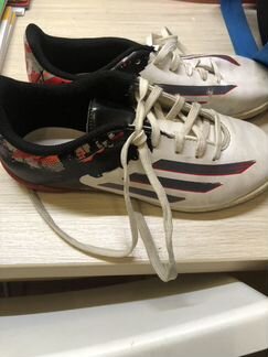 Детские футбольные бутсы