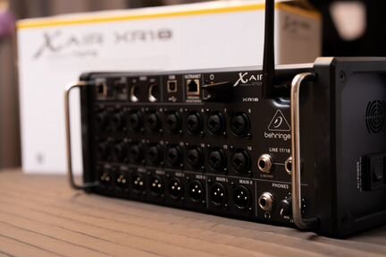 Микшерный пульт behringer xr18 x-air