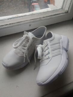 Кроссовки Adidas, р.35. Новые