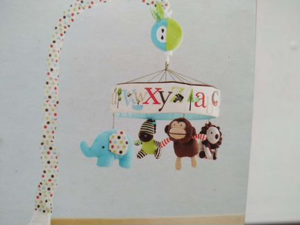 Мобиль на коватку skip hop