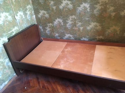 Кровать односпальная с матрасом