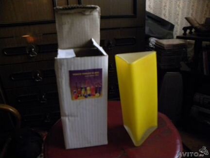 Желтая ваза