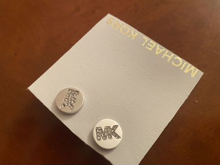 Серьги гвоздики майкл корс