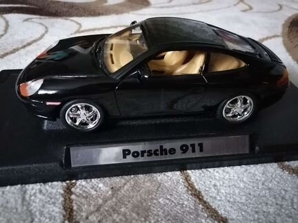 Модель Porsche 911 1/18