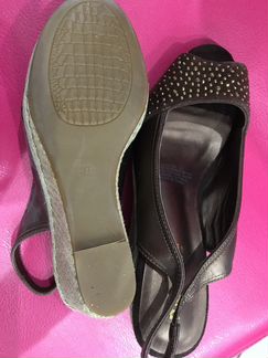 Босоножки новые