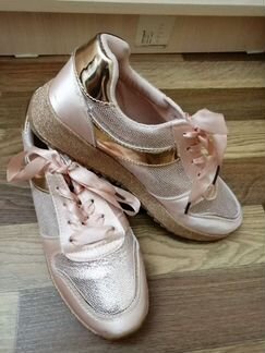 Нарядные кроссовки