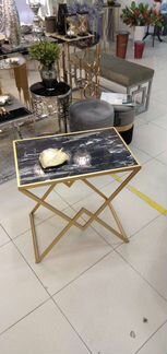 Столик с мраморной столешницей