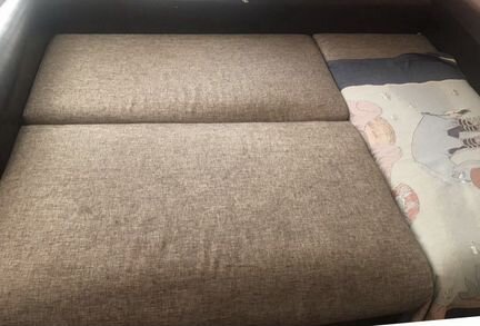 Угловой Диван,тумбочка и шторы