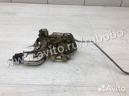 Замок двери передний правый Mitsubishi Pajero 3