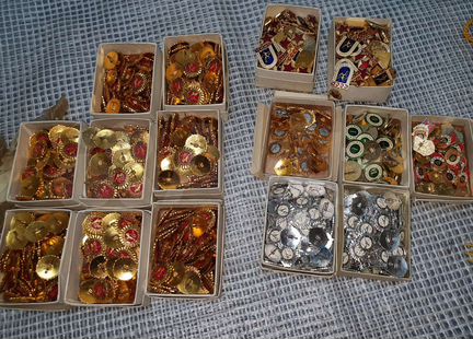 Значки времен СССР цены разные