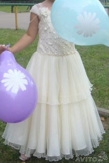 Нарядное платье для девочки р. 122 продам