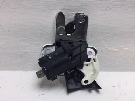 Замок крышки багажника Volkswagen Passat Cc 2.0